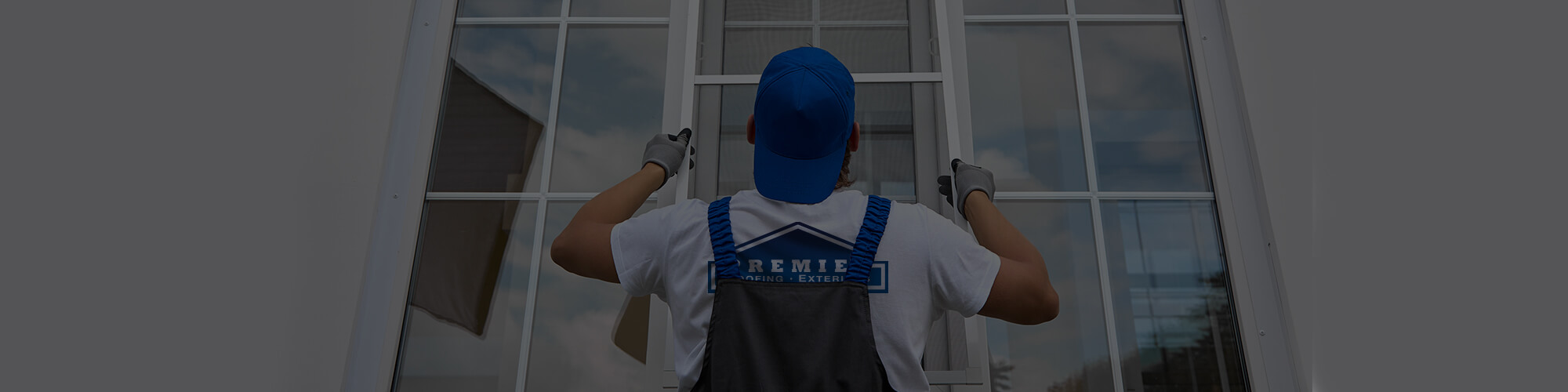 Window contractor installing vinyl windows on home in Grand Rapids, MI